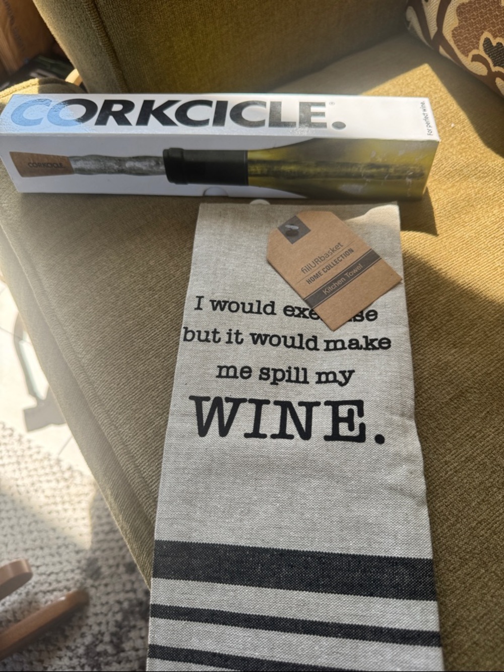 Corkcicle NIB Wine Chiller and kitchen towel bundle